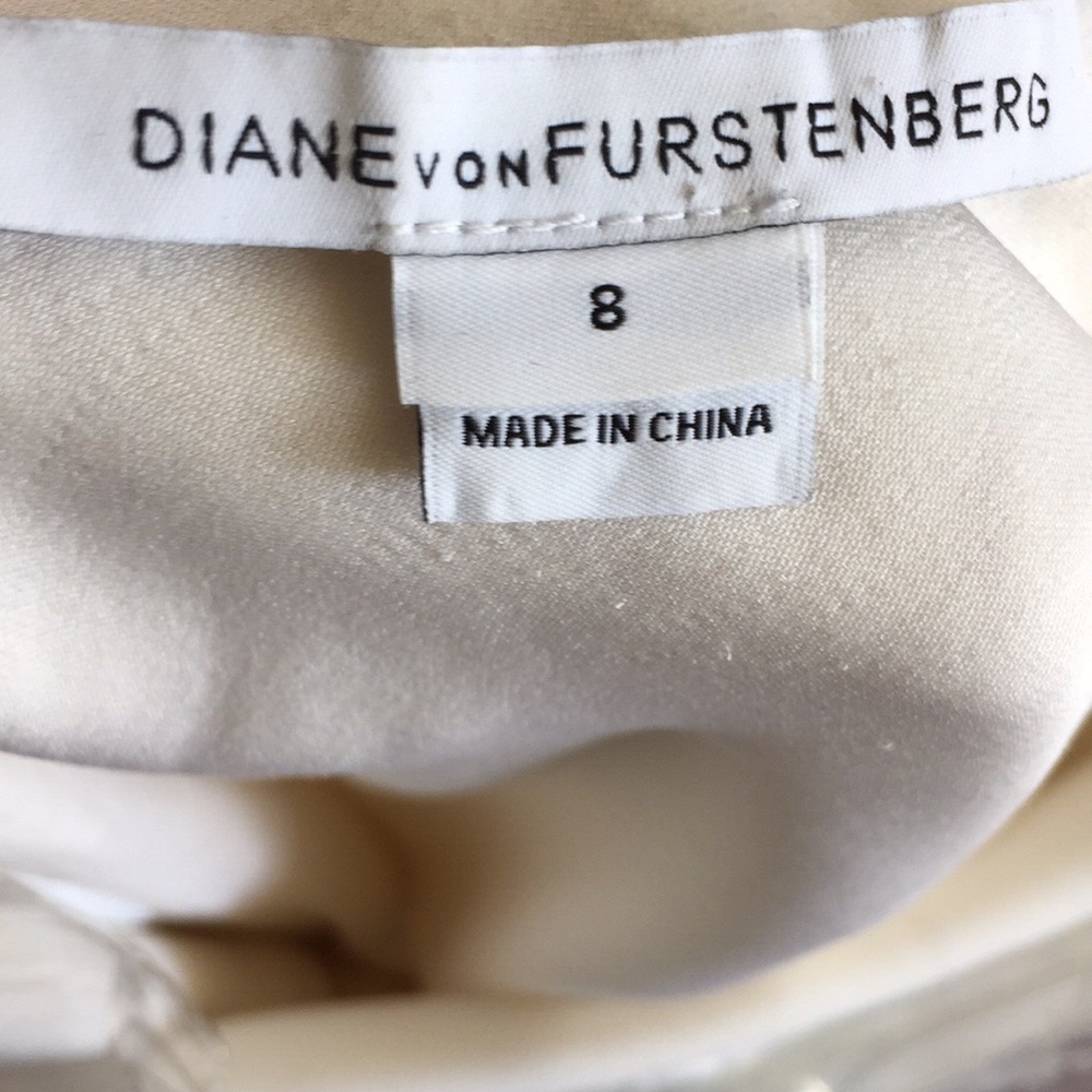 White lace Diane von Furstenberg dress. Size 8. - Picture 4 of 4